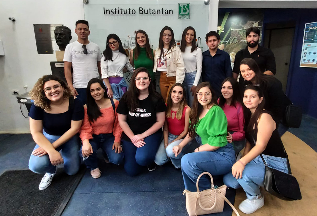 Estudantes da Faculdade Unis Pouso Alegre realizam visita técnica no Instituto Butantan e na Bolsa de Valores (B3) em São Paulo
